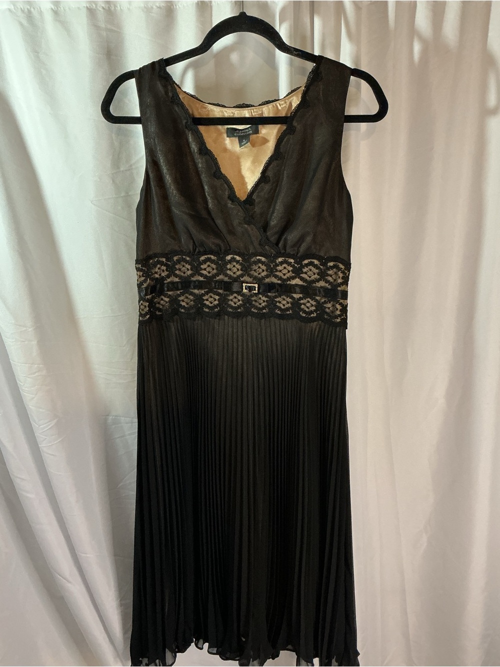 DressBarn Collection Black Lace Pleated Dress Size 6 Sleeveless Empire Waist